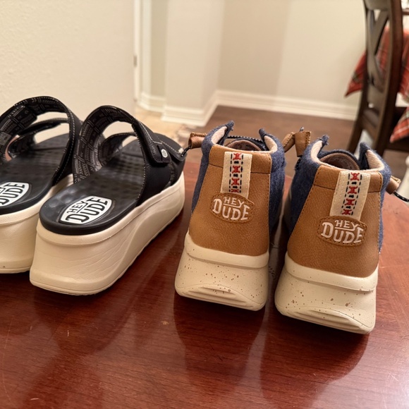 2 pair Hey Dude - Picture 2 of 9